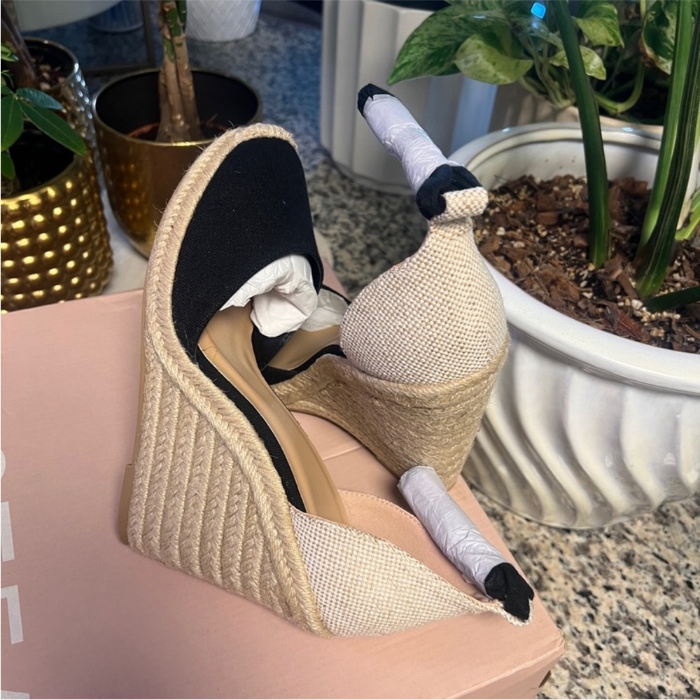 Elegant Black and Cream Wedge Shoes with Ankle Strap - Picture 4 of 6
